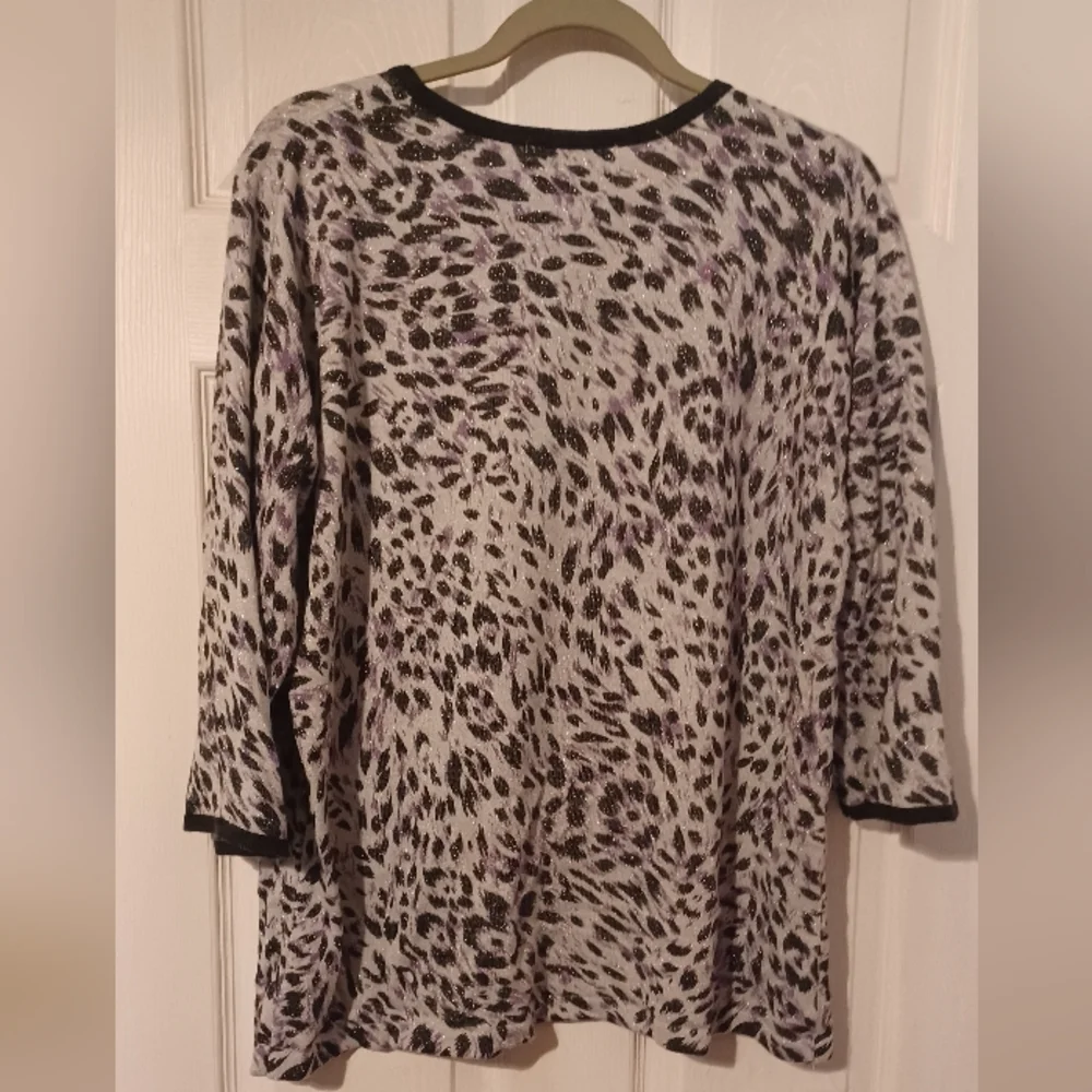 💰Cathy Daniels Animal Print Lightweight Sweater Top - Picture 6 of 7
